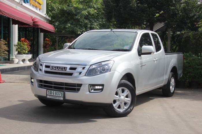 2014 Isuzu d-max Space Cab 2.5 L มีเครดิตออกรถ 5,000 บาท 